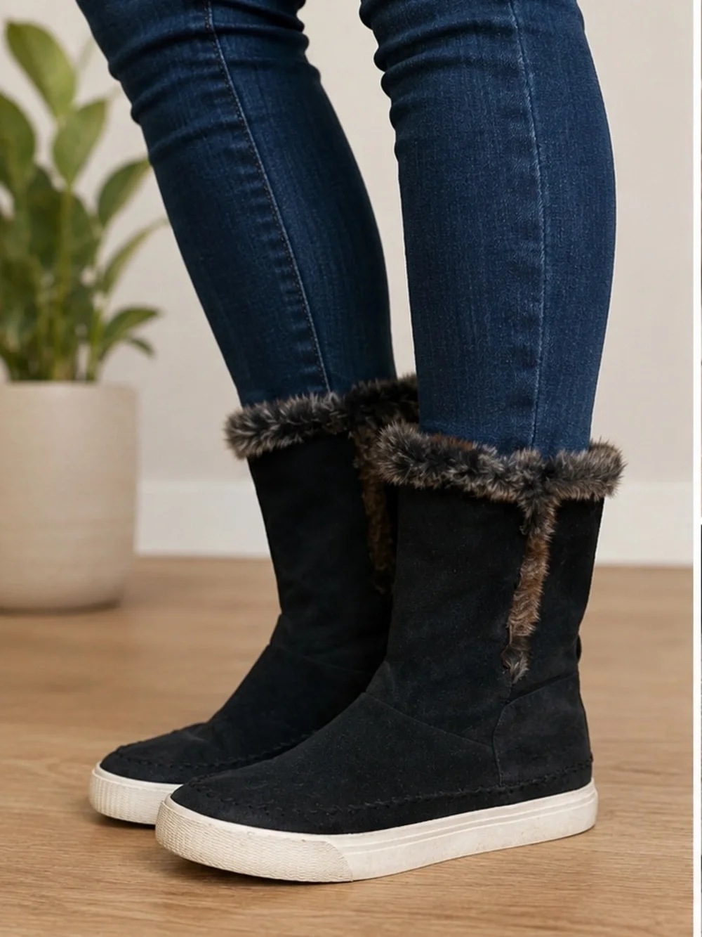TOMS‎ Vista Boots Size 8 Black Suede Faux Fur PullOn Winter Mid Calf Comfort